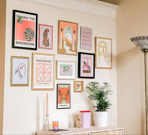 Frame Wall Collage, Gallery Wall Bedroom, Bedroom Frames, Gallery Display, Trendy Wall Decor, Gallery Wall Living Room, Gallery Wall Decor, Gallery Wall Frames, Wall Frames