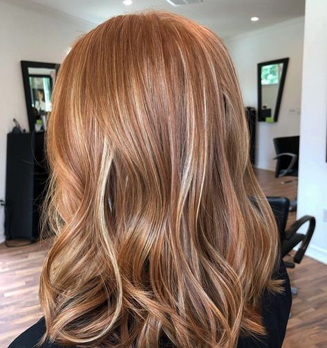 Red Hair With Subtle Blonde Highlights, Ginger With Subtle Blonde Highlights, Natural Ginger Highlights, Half Head Highlights Ginger Hair, Cooper Blonde Highlights, Baby Lights On Red Hair, Dimensional Red Hair Highlights, Redhead With Highlights And Lowlights, Highlights On Redheads