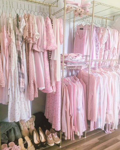 Coquette Closet Aesthetic, Coquette Walk In Closet, Coquette Closet, Vison Bored, Maria Aesthetic, Coquette House, French Country Aesthetic, Coquette Bedroom, Tiffany Room