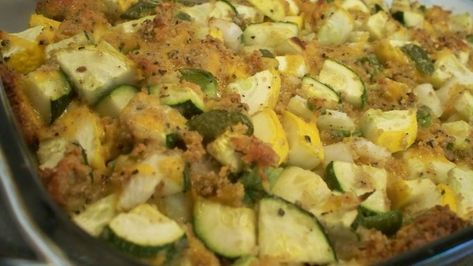 Zucchini And Green Pepper Casserole Recipe - Cheese.Genius Kitchen Green Pepper Casserole, Green Pepper Recipes, Pepper Casserole, Zucchini Recipes Healthy, Produce Recipes, Cheese Food, Easy Veggie, Veggie Delight, Summer Dishes