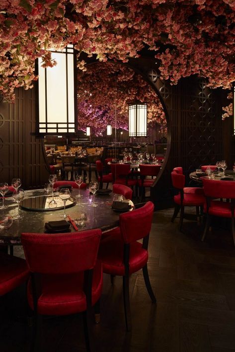 Magical Restaurant, Chinese Luxury, Japanese Restaurant Design, Tree Restaurant, Modern Restaurant Design, Indoor Tree, Opening A Restaurant, Decoration Restaurant, Design Restaurant