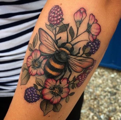 Space Bee Tattoo, Flowers Bee Tattoo, Tattoos Of Bees, Homestead Tattoo Ideas, Bee And Flower Tattoo Sleeve, Bumble Bee Tattoo Flowers Sleeve, Bumble Bee Flower Tattoo, Bee And Moth Tattoo, Bee Tattoos With Flowers