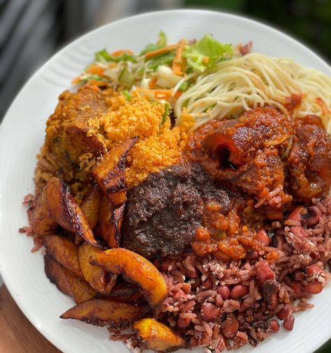 Ghanaian Breakfast Dishes, Waakye Ghana Recipe, Ghanaian Waakye, Ghana Breakfast, Ghanaian Breakfast, Ghanaian Aesthetic, Ghana Waakye, Africa Dishes, Ghanaian Recipes