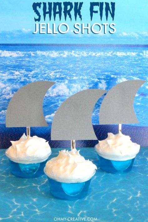 These SHARK FIN JELLO SHOTS are perfect for Shark Week, Jimmy Buffett fins shots, shark party dessert drinks and pool parties! Super easy to make and a creative party jello shot for summer! Fun Jello Shots | OHMY-CREATIVE.COM Fun Jello Shots, Jimmy Buffett Tailgate, Summer Jello Shots, Jimmy Buffett Party, Margaritaville Party, Jello Cups, Shark Themed Party, Best Summer Cocktails, Jello Shot