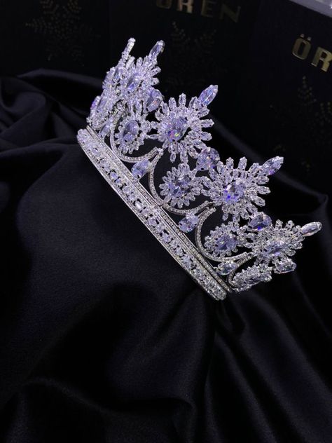 Quince Crowns Silver And Purple, Lavender Crown Quince, Aesthetic Crowns, Crowns For Quinceanera, Lilac Crown, Sweet 16 Crowns, Quince Crowns, Quince Crown, Purple Sweet 16