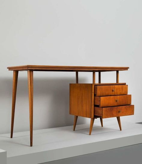 desk Mod Furniture, Mcm Furniture, Paul Mccobb, Retro Furniture, Wooden Desk, Cheap Decor, Furniture Inspiration, Mid Century Modern Furniture, Mid Century Furniture