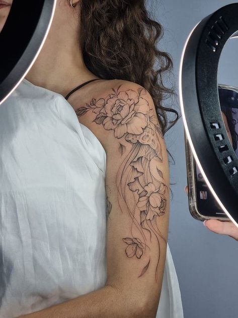 Ocean And Floral Tattoo, Ocean Themed Sleeve Tattoo Women, Jellyfish Sleeve Tattoo, Ocean Shoulder Tattoo, Jellyfish Tattoo Arm, Water Tattoo Ideas Ocean, Floral Jellyfish Tattoo, Ocean Tattoos For Women, Shoulder Sleeve Tattoo