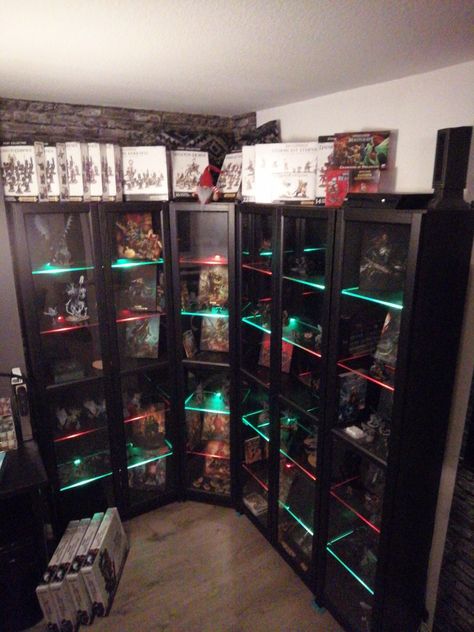 Warhammer Bedroom Ideas, Warhammer 40k Storage Ideas, Warhammer 40k Aesthetic, Warhammer Storage, D&d Game Room, Nerd Basement, Warhammer Room, Warhammer Display, Geek Cave