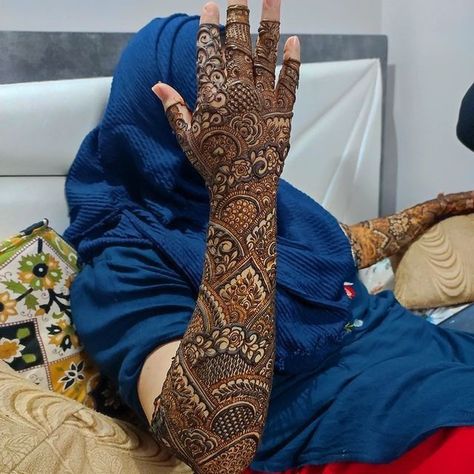 https://youtu.be/PZXByp6dHiM Muslim Bridal Mehndi Designs, Bride Mehndi, Bridal Mehndi Design, Engagement Mehndi, New Bridal Mehndi Designs, Mehndi Designs Bridal Hands, Legs Mehndi Design, Rose Mehndi Designs, Simple Mehndi Designs Fingers