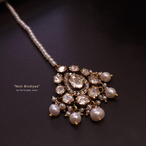 #Moissanite #polki #tikka #maangtikka #bindiyatikka #bigtikka #tikkatrend #handcrafted #diamond #silver #pearls #diamondpolki #royallook #indianjewellery #wedding #weddingjewellery #jewelry #bridelook #headaccessories #uniquetikka Moissanite Jewellery, Fashion Jewelry Necklaces Gold, Anand Karaj, Maang Tika, Indian Wedding Jewelry Sets, Antique Necklaces Design, Bridal Jewelry Vintage, Jewellery Design Sketches, Fancy Jewellery Designs