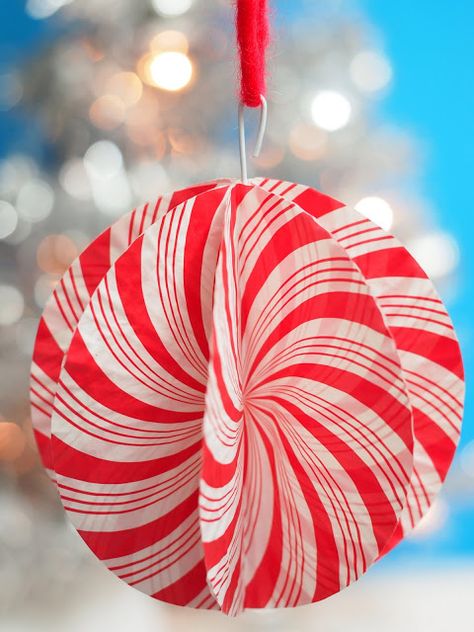 Cupcake Wrapper Ball Ornaments Cupcake Paper Crafts, Fruit Cupcake, Cupcake Liner Crafts, Cupcake Paper, Cupcake Ornament, Christmas Bling, Easy Christmas Ornaments, Cupcake Wrapper, Baking Party