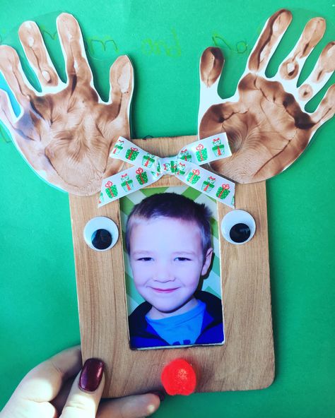 I love that teachers are so thoughtful with their projects. This gift is one of the best ever!! Reindeer picture frame!! #christmas #diy #xmas #kid #art #project #reindeer #rudolph #craft #little #hands #keepsake #forever #son #boys #love #this #frame #kids #school #crafting #idea Reindeer Picture Frame Craft, Preschool Christmas Picture Frames, Reindeer Picture Frame, Christmas Craft With Kids Picture, Reindeer Photo Craft, Simple Christmas Present Ideas, Parent Gifts Preschool Christmas, Christmas Frame Craft, Christmas Picture Frame Crafts For Kids