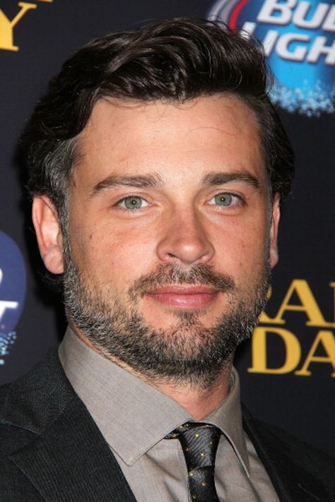 Tom Welling - Cosmopolitan.com Celebrities With Green Eyes, Brown Hair Brown Eyes Guy, Green Eyes Dark Hair, Guys With Green Eyes, Grey Green Eyes, Eyes Male, Tom Welling Smallville, Tom Welling, Actors Male