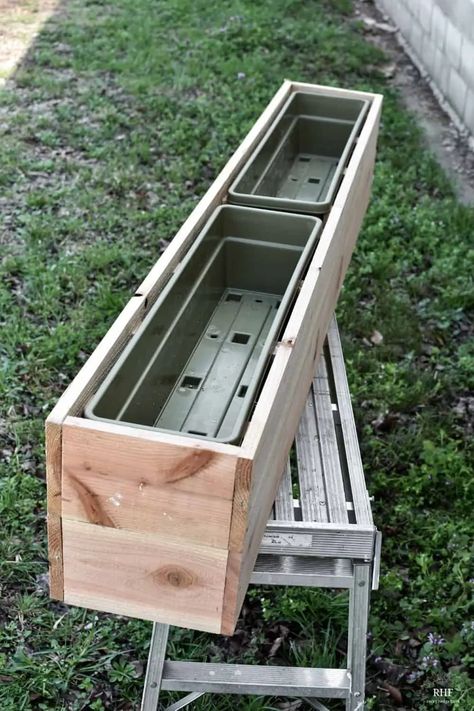 DIY Simple Window Box Planter Diy Window Box Planter, Diy Window Box, Cedar Window Boxes, Window Boxes Diy, Cedar Planter Box, Window Box Flowers, Balkon Design, Cedar Planters, Window Planters