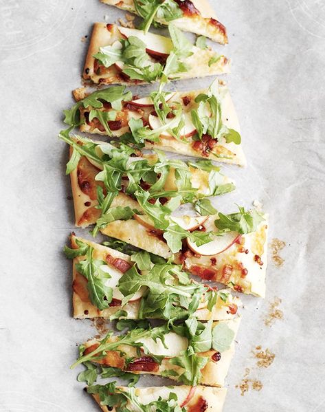 Apple Flatbread, Asparagus Flatbread, Flatbread Appetizers, Veggie Flatbread, Easy Flatbread Recipes, Flatbread Pizza Recipes, Grilled Flatbread, Easy Flatbread, Homemade Flatbread