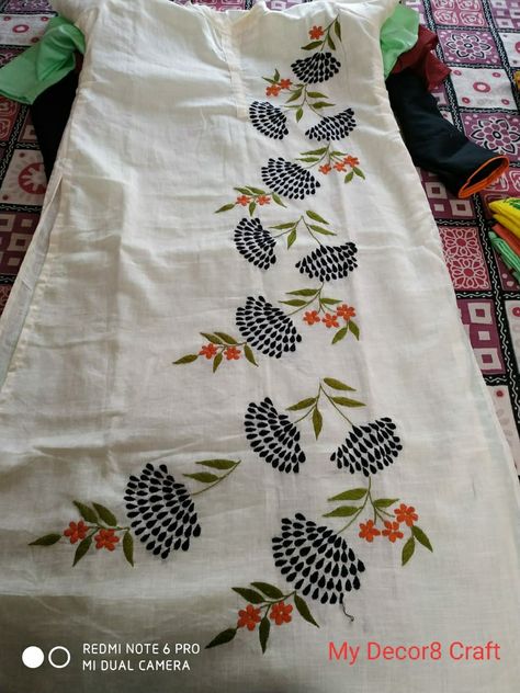 Painted Kurtas For Women, Hand Painted Kurtis Cotton, Hand Painted Kurti, Hand Embroidered Kurtis, Hand Embroidered Sarees, Kurti Top, Saree Painting Designs, Fabric Paint Diy, Top Embroidery