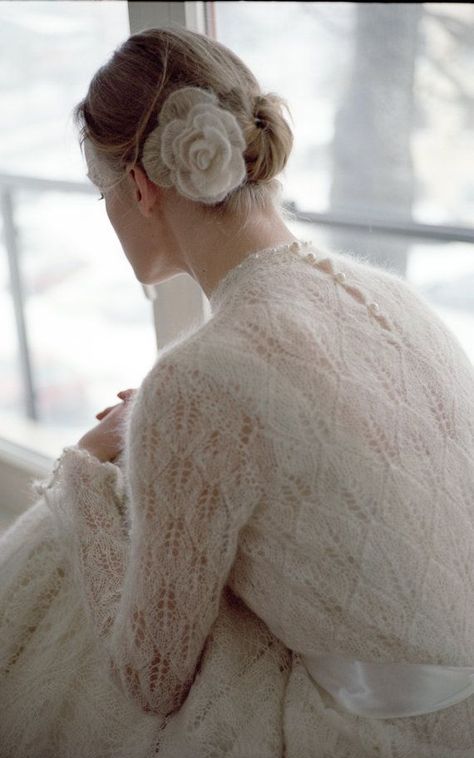 Knitted Wedding Dress, Knitting Mohair, White Beret, Crochet Wedding Dresses, Handmade Wedding Dresses, Wedding Dress Patterns, Knitted Dresses, Crochet Wedding, Short Gowns