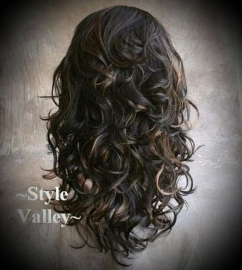 Long curly layers. Love the soft curls ❤❤❤❤ Long Curly Layers, Curly Layers, Curly Hair Pieces, Layered Curly Hair, Half Wig, Hair Styles 2017, Long Layered Hair, Curly Hair Cuts, Long Curly Hair