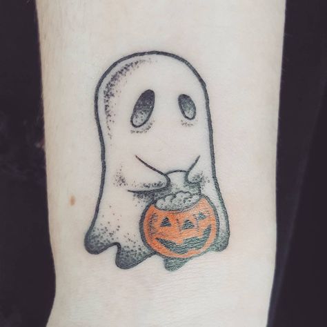 Every Day is a Spooky Day. 👻 #tattoo #girlswithtattoos #ghosttattoo #cute #halloween #trickortreat #spookylife #spooky #five Ghost Doodles, Dumbest Tattoos, Flash Art Tattoos, Ghost Tattoos, Group Tattoos, Lantern Tattoo, Pumpkin Tattoo, Nerd Tattoo, Ancient Tattoo