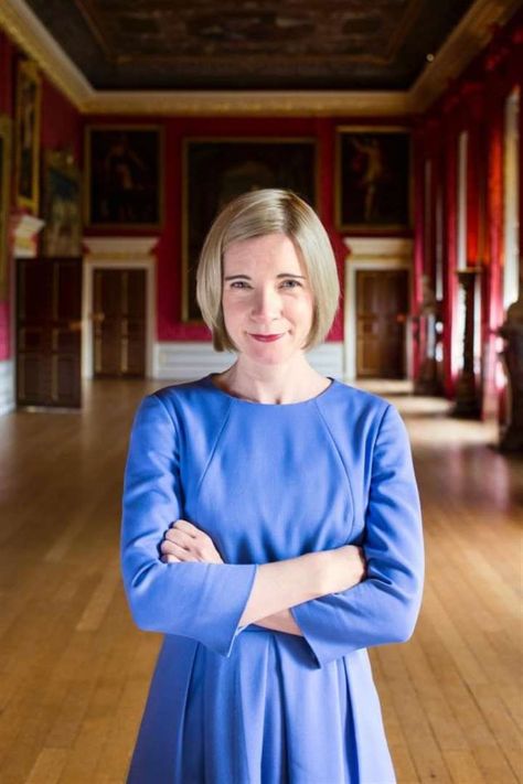 Dr Lucy Worsley, Old Lady Dress, Lucy Worsley, Masterpiece Theater, Woman Personality, Theatre Arts, Old Lady, British History, Tv On The Radio