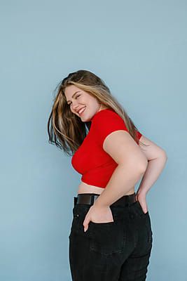 Plus Size Self Portrait, Plus Size Studio Photoshoot, Curvy Photoshoot Ideas, Curvy Portrait, Plus Size Modeling Poses, Plus Size Photography Poses, Plus Size Poses, Plus Size Photography, Fb Profile Photo