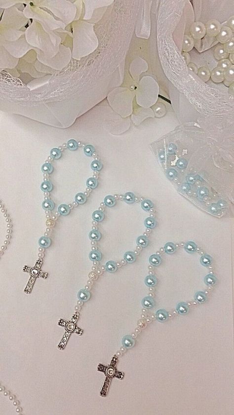 Communion Party Favors, Recuerdos Primera Comunion Ideas, Protestant Prayer Beads, Mini Rosaries, Rosary Jewelry, Holy Communion Invitations, Diy Jewelry Rings, Baby Boy Cakes, Rosary Bracelet