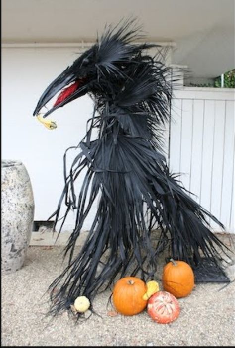 Scarecrow by Guy Pederson, The First Annual Calistoga Scarecrow Contest • Painted Palm Fronds, Scary Crow, Cheap Diy Halloween Decorations, Vintage Halloween Party, Halloween Outside, Halloween Decorations Outdoor, Halloween Scarecrow, Adornos Halloween, Halloween Yard Decorations