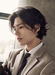 Mens Hairstyles Medium, Asian Men Hairstyle, Photographie Portrait Inspiration, Medium Length Hair Men, Photographie Inspo, Medium Long Hair, Slicked Back Hair, 짧은 머리, Hair Reference