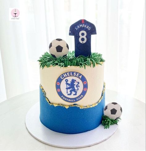 Chelsea Themed Birthday Cake, Football Cakes For Men, Chelsea Cakes For Men, Chelsea Cake Ideas, Football Cake Ideas For Men, Chelsea Football Cake, Tarta Real Madrid, Football Theme Cake, Football Cake Design