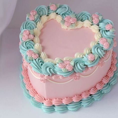 April’s Baker on Instagram: "Pastels in our classic style🫧" Bolo Vintage, Vintage Birthday Cakes, Pastel Cupcakes, Pastel Cakes, Heart Cakes, Cupcakes Decorados, Heart Shaped Cakes, Cake Decorating Ideas, Valentine Cake