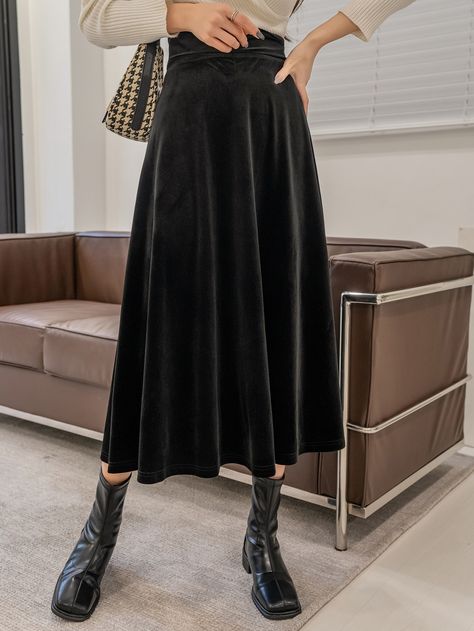 Maxi Velvet Skirt, Velvet Skirt Pattern, Black Velvet Skirt Outfit Winter, Long Black Velvet Skirt Outfit, Long Velvet Skirt Outfit, Velvet Midi Skirt Outfit, Velvet Skirt Outfit Winter, Black Velvet Skirt Outfit, Long Black Velvet Skirt