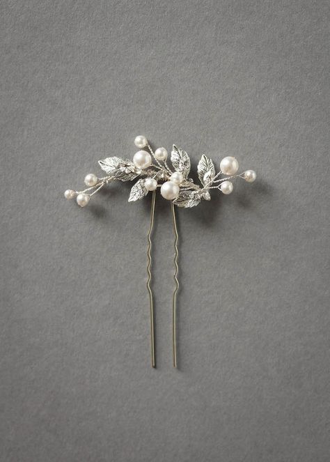 Delicate bridal hair pins for the modern bride - TANIA MARAS | bespoke wedding headpieces + wedding veils Hair Pins Diy, Pearl Hair Pin, Accessories Minimalist, Wedding Headpieces, Minimalist Bride, Headpiece Jewelry, Hair Adornments, Pearl Hair Pins, Wedding Hair Clips