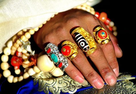 Khampa Man's Ringed Hand    Pure Gold and Silver gemstone rings and prayer beads adorn the hands of a Khampa man proudly displaying his invested wealth at the Litang Horse Festival. Tibetan Jewelry, Jade Jewelry, Pure Gold, How To Make Ornaments, Tibet, Luxury Jewelry, Beautiful Jewelry, Jewelry Box, Jade