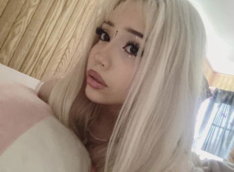 lilianarose726 Blonde Grunge Makeup, Blonde Hair Baddie, Platinum Blonde Hair With Bangs, Emo Blonde, Meme Temp, Contrast Makeup, Blonde Goth, Angel Makeup, Makeup For Blondes