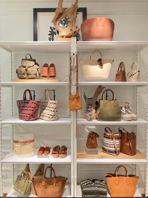 Purse Display Ideas Retail, Shoe Display Ideas Boutiques, Bag Display Ideas, Handbag Display Ideas, Bag Store Display, Purse Display, Handbag Display, Handbag Boutique, Purse Boutique