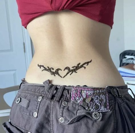 Small Henna Tattoos, Small Henna Designs, Henna Tattoo Ideas, Cute Henna Designs, Cute Henna Tattoos, Small Henna, Tattoo Designs Hand, Henna Inspired Tattoos, Cute Henna