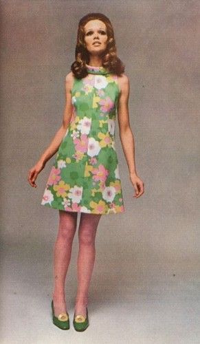 Green/pink/yellow floral print dress 1960's | Green wasn't worn much in the 50's, therefore, there was a bit of rebellion in wearing it. 60s Clothes, 60’s Fashion, Yellow Floral Print Dress, Vintage Summer Outfits, Style Année 60, Pink Print Dress, 1960s Dresses, 1960 Dress, 1960 Fashion