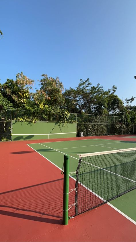 Tenis Court Aesthetic, Tennis Ig Story, Tennis Fake Story, Lacoste Aesthetic Outfit, Tennis Instagram Story, Aesthetic Tennis Court, Tennis Court Aesthetic, Country Club Tennis, Tennis Court Backyard