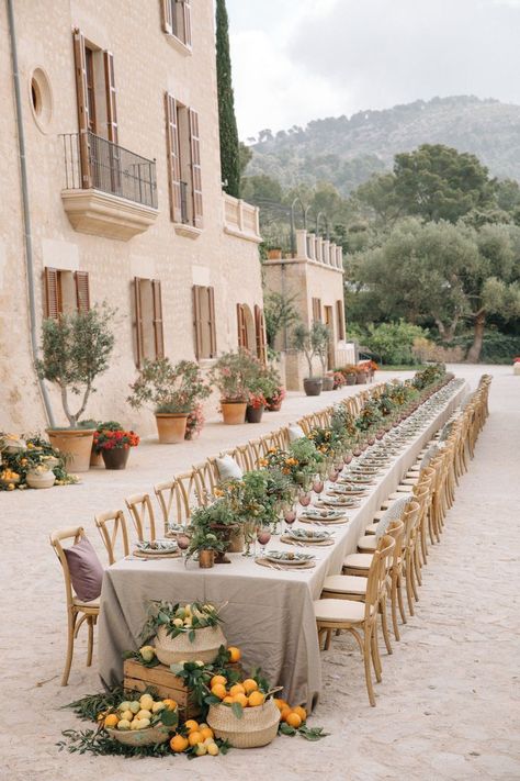 Tuscan Wedding Theme, Mediterranean Wedding, Rustic Italian, Rustic Wedding Inspiration, Tuscan Wedding, Outdoor Dinner, Roman Holiday, Salou, Long Table