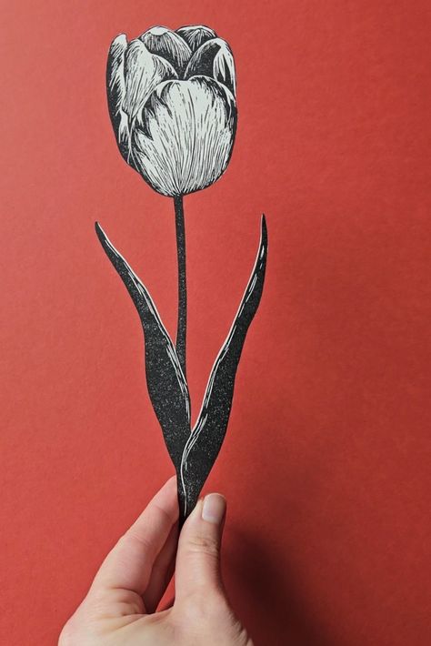 Black and white tulip block print that was cut out and held to look life-like. Tulip Linocut, Linocut Flowers, Flower Sculpture, Tulips Art, Flower Sculptures, Relief Print, Flowers For You, White Tulips, Print Collage