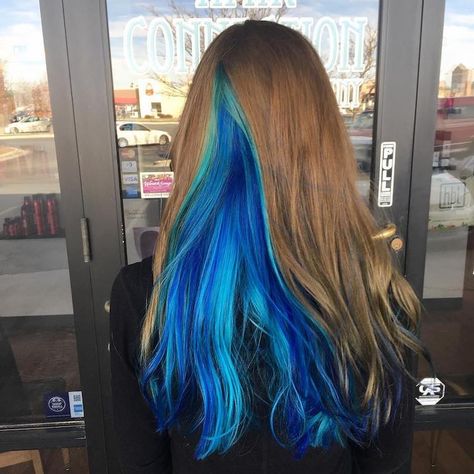 Geode color: hair trends 2017 Hidden Hair Color, Peekaboo Hair Colors, 2017 Hair Trends, Underlights Hair, Peekaboo Hair, Hair Color Blue, Hair Inspiration Color, Mermaid Hair, Grunge Hair