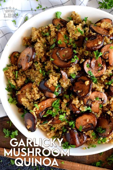 Garlicky Mushroom Quinoa is simple. It's meaty cremini mushrooms which have been pan-fried in lots of garlic and butter. It's then combined with cooked quinoa for a very healthy side or main! #garlic #quinoa #vegetarian #mushrooms #healthysides #sidedishes Fluffy Quinoa, Mushroom Quinoa, Quinoa Recipes Easy, Quinoa Recipes Healthy, Mushroom Recipes Healthy, Resep Salad, Calorie Meals, Resep Diet, Supper Ideas