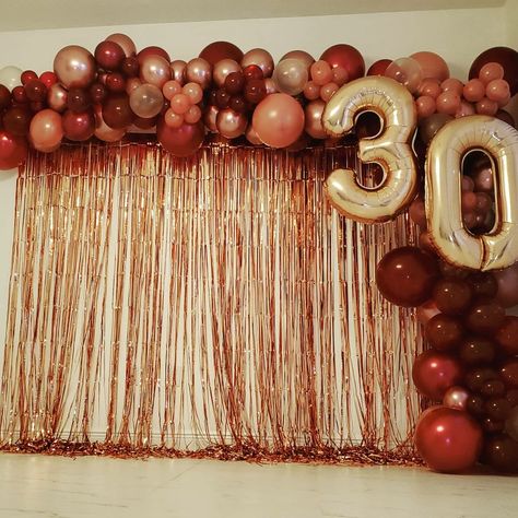 Gold, rosegold, burgundy Burgundy 30th Birthday Party, Burgundy 60th Birthday Decorations, Red Gold Birthday Theme, Maroon Birthday Theme, Burgundy And Gold Backdrop, Red Balloon Decorations Birthday, Maroon Birthday Decorations, Red And Gold Birthday Party Decoration, Burgundy Birthday Party Ideas