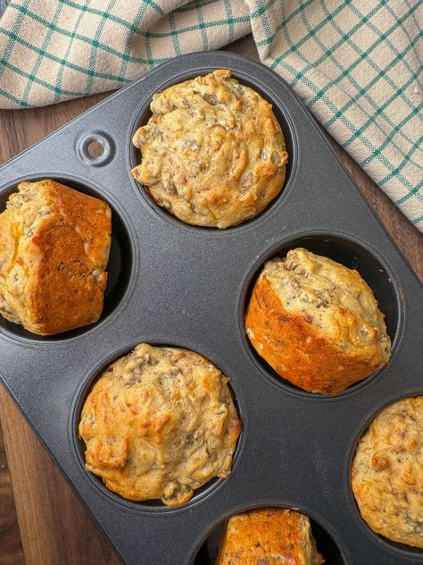 These easy high protein breakfast muffins are sweet, savory, and contain 16 grams of protein each! Perfect for meal prep and busy mornings. High Protein Breakfast Muffins, Healthy Protein Muffins, Protein Breakfast Muffins, Easy High Protein Breakfast, Savory Breakfast Muffins, High Protein Muffins, Macro Diet, High Protein Meal Prep, Breakfast Prep