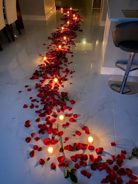 Valentine Hotel, Valentine's Day Hotel, Valentine Bedroom Decor, Romance Decor, Romantic Hotel Rooms, Valentines Bedroom, Romantic Room Surprise, Romantic Dinner Decoration, Romantic Valentines Day Ideas