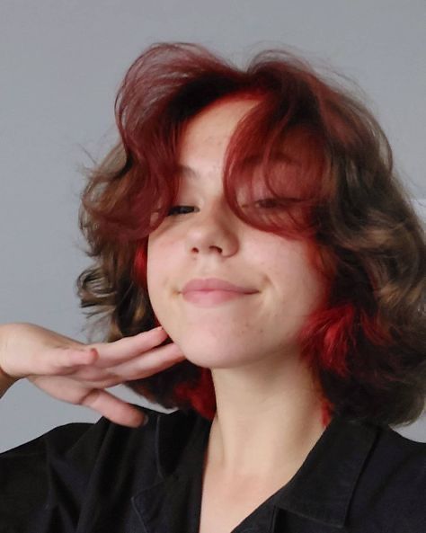 Grunge Red Hair Short, Short Hair Dyed Underneath Red, Short Hair With Dyed Underneath, Cute Hair Dye Ideas Short Hair, Medium Brown And Red Hair, Short Curly Hair Dyed Underneath, Grunge Hair Color Ideas Short, Wolfcut Short Dyed, Alternative Hair Curtain Bangs