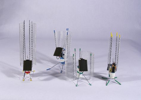 Helioforms: BEAM Robot Pummer, via Flickr. Beam Robot, Arduino Cnc, Paranoid Android, Electric Sheep, Electronic Circuit Projects, Electronic Circuit, Fibre Optics, Electronics Mini Projects, Frank Gehry