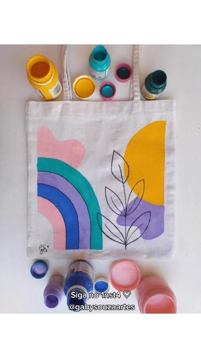 Paint On Tote Bag Ideas, Ecobag Design Ideas, Totebag Painting Ideas, Totebag Painting, Diy Bag Painting, Diy Tote Bag Design, Painted Canvas Bags, Handpainted Tote Bags, Bag Painting