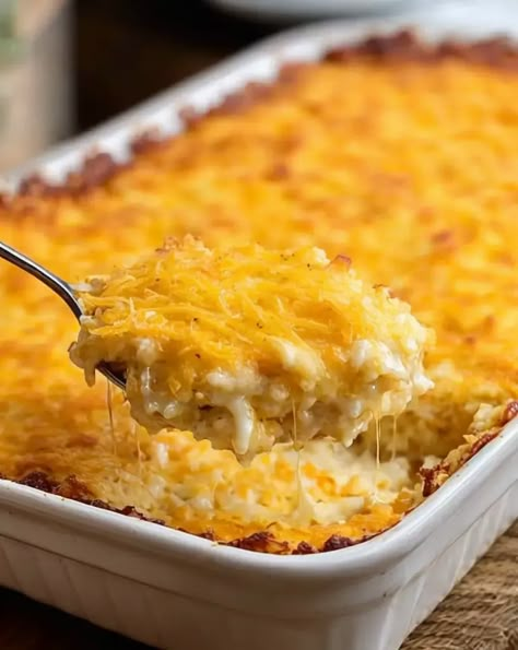 Delicious Homemade Cracker Barrel Hashbrown Casserole Recipe to Try Cracker Barrel Copycat Hashbrown Casserole, Cracker Barrel Potatoes, Cracker Barrel Breakfast, Crockpot Hashbrown Casserole, Copycat Cracker Barrel Hashbrown Casserole, Copycat Cracker Barrel Hashbrown, Cracker Barrel Hashbrown, Cracker Barrel Copycat Recipes, Hashbrown Casserole Easy