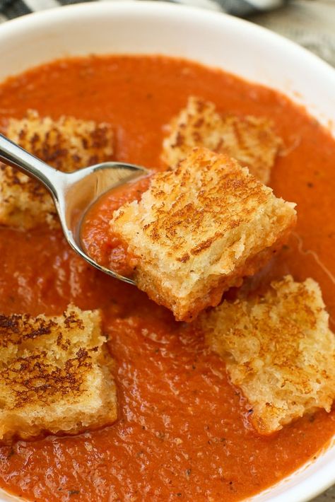 Tomato Soup With Grilled Cheese, Paleo Soup Recipe, Simple Soups, Soup With Grilled Cheese, Tomato Soup Grilled Cheese, Easy Tomato Soup Recipe, Grilled Cheese Croutons, Homemade Tomato Soup, Tomato Tortellini Soup